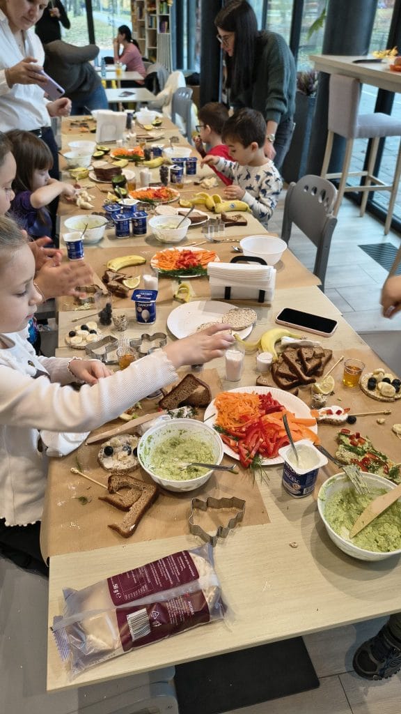 Atelier de gustări sănătoase cu iz de sărbătoare sustinute de Asociatia Bioza prin Oana Teslaru la Nest - Parcul Copiilor
