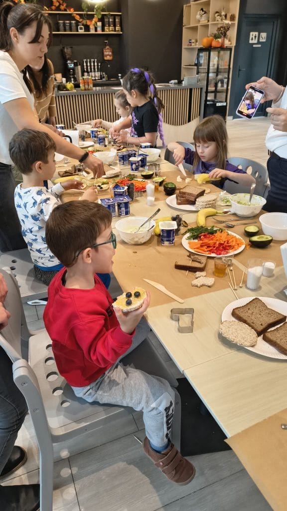 Atelier de gustări sănătoase cu iz de sărbătoare sustinute de Asociatia Bioza prin Oana Teslaru la Nest - Parcul Copiilor