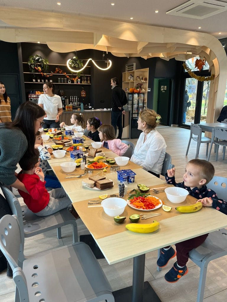 Atelier de gustări sănătoase cu iz de sărbătoare sustinute de Asociatia Bioza prin Oana Teslaru la Nest - Parcul Copiilor