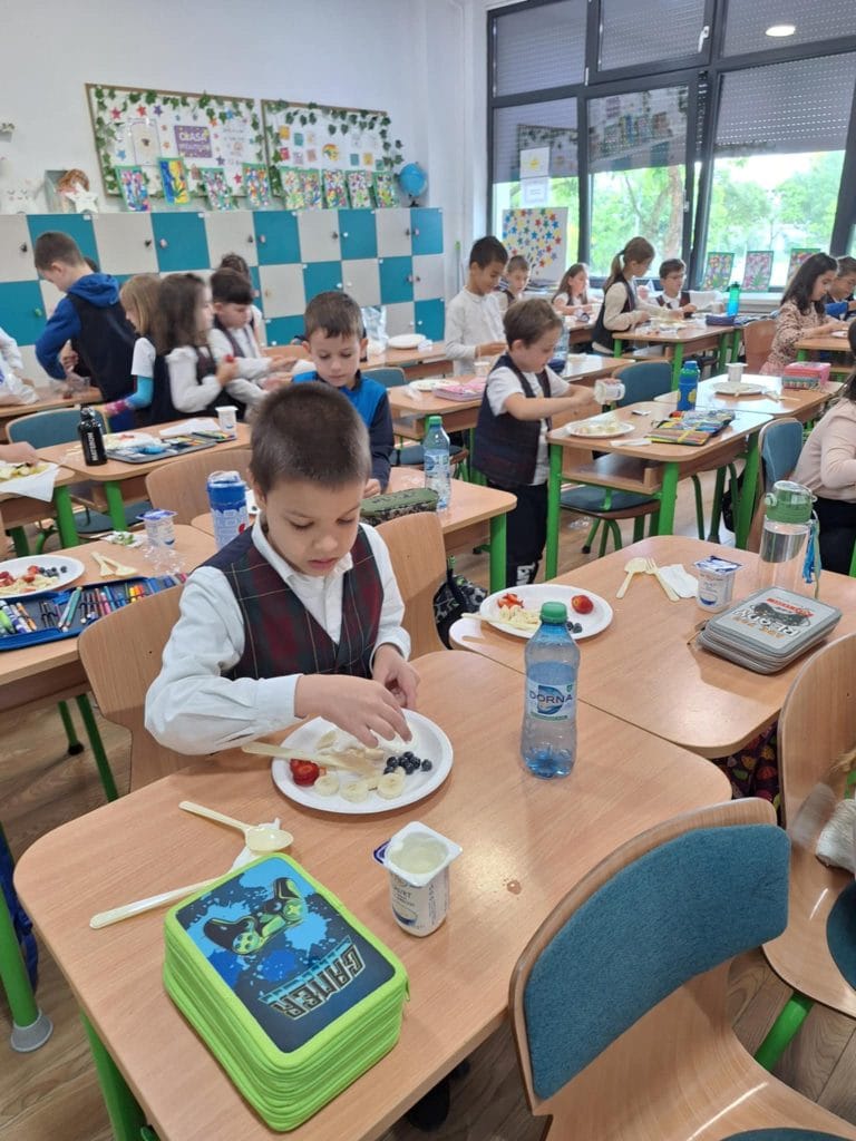 Atelier Desert Prietenos clasa a 1-a susținute de Asociația Bioza prin Oana Teslaru la Școala Gimnazială nr. 30 Timișoara