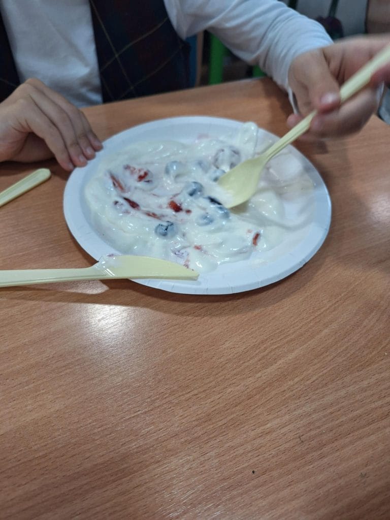 Atelier Desert Prietenos clasa a 1-a susținute de Asociația Bioza prin Oana Teslaru la Școala Gimnazială nr. 30 Timișoara