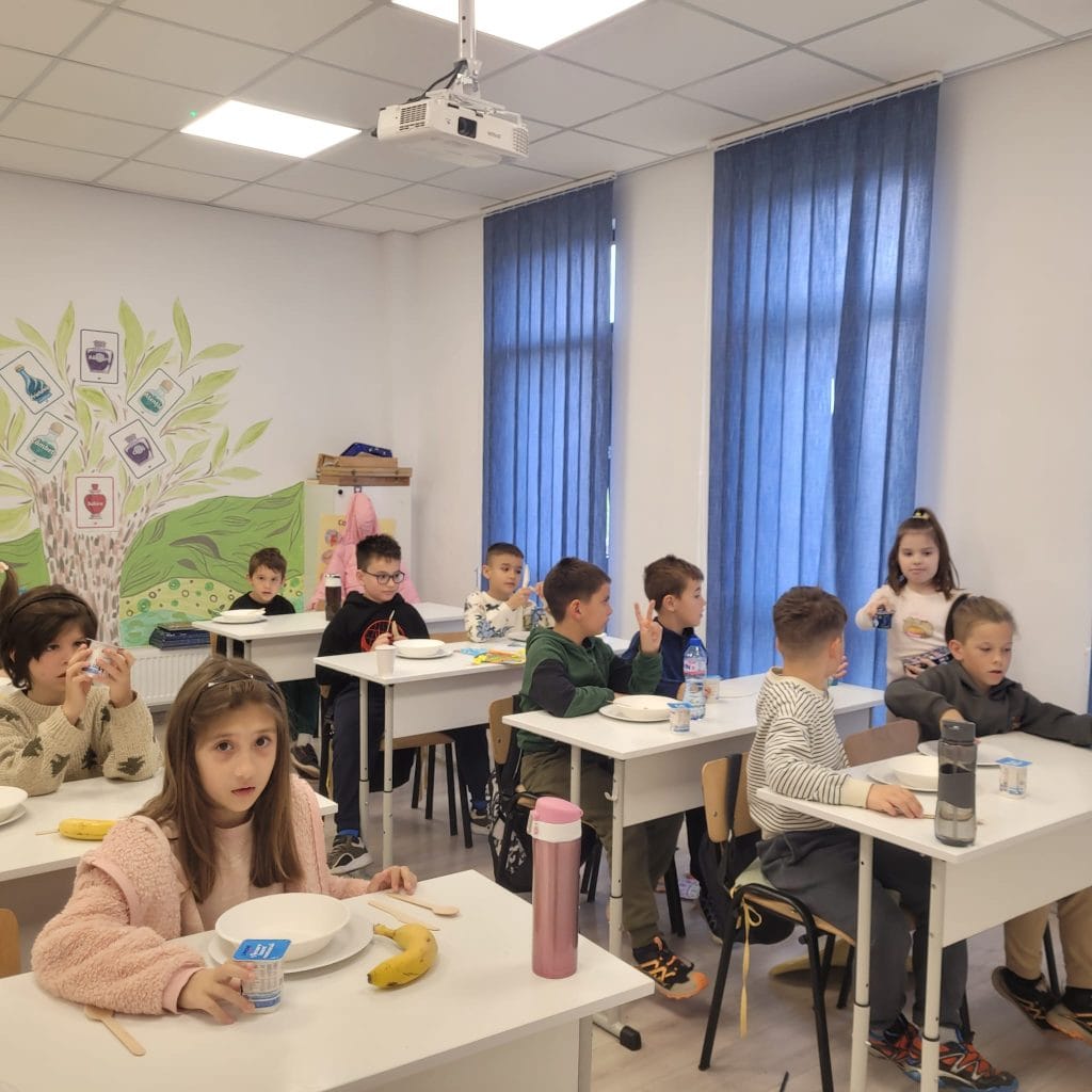 Atelier desert prietenos – 3 clase 1-a susținute de Asociația Bioza prin Oana Teslaru la Școala Gimnazială Moșnița Nouă