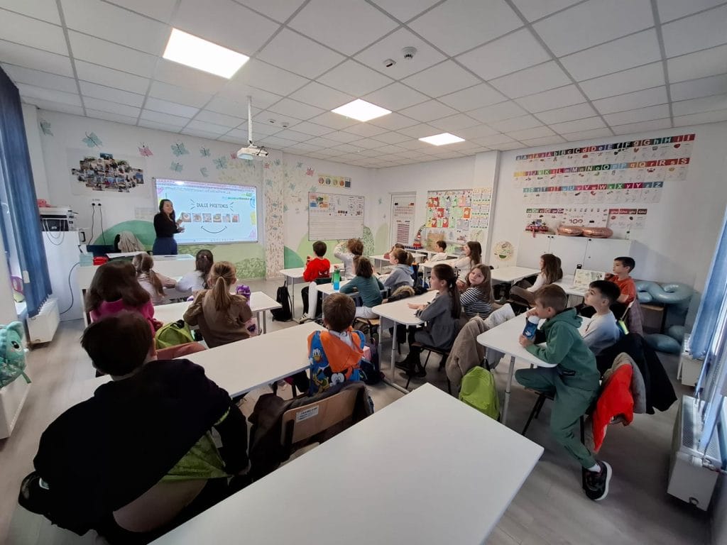 Atelier desert prietenos – 3 clase 1-a susținute de Asociația Bioza prin Oana Teslaru la Școala Gimnazială Moșnița Nouă