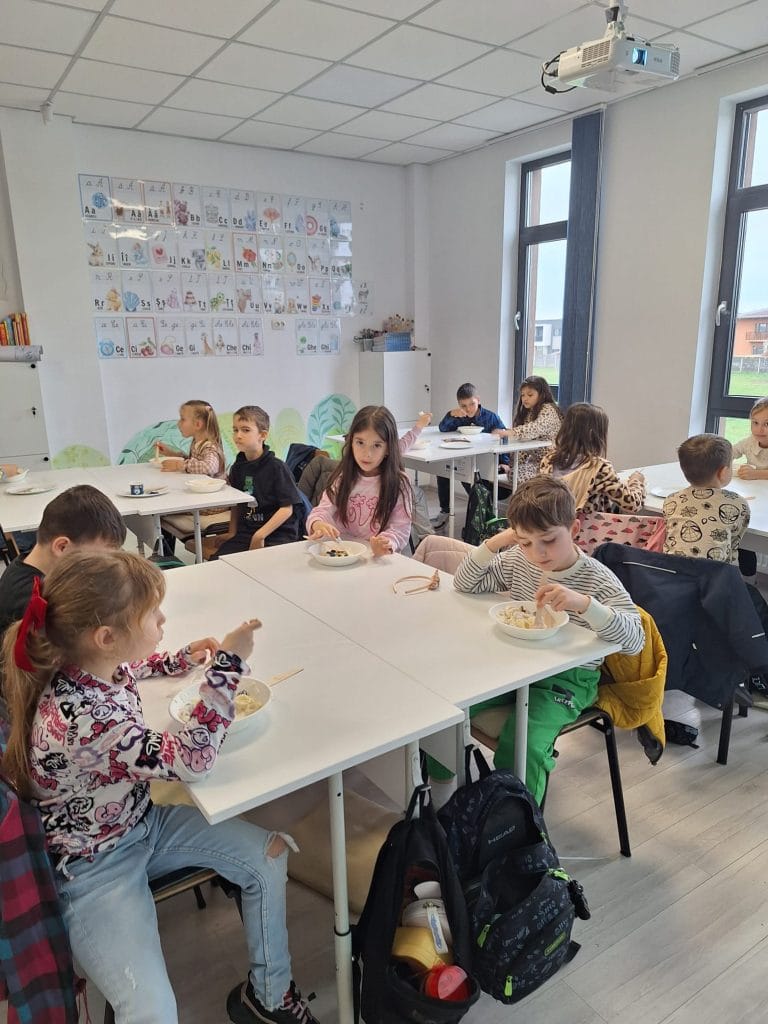 Atelier desert prietenos – 3 clase 1-a susținute de Asociația Bioza prin Oana Teslaru la Școala Gimnazială Moșnița Nouă