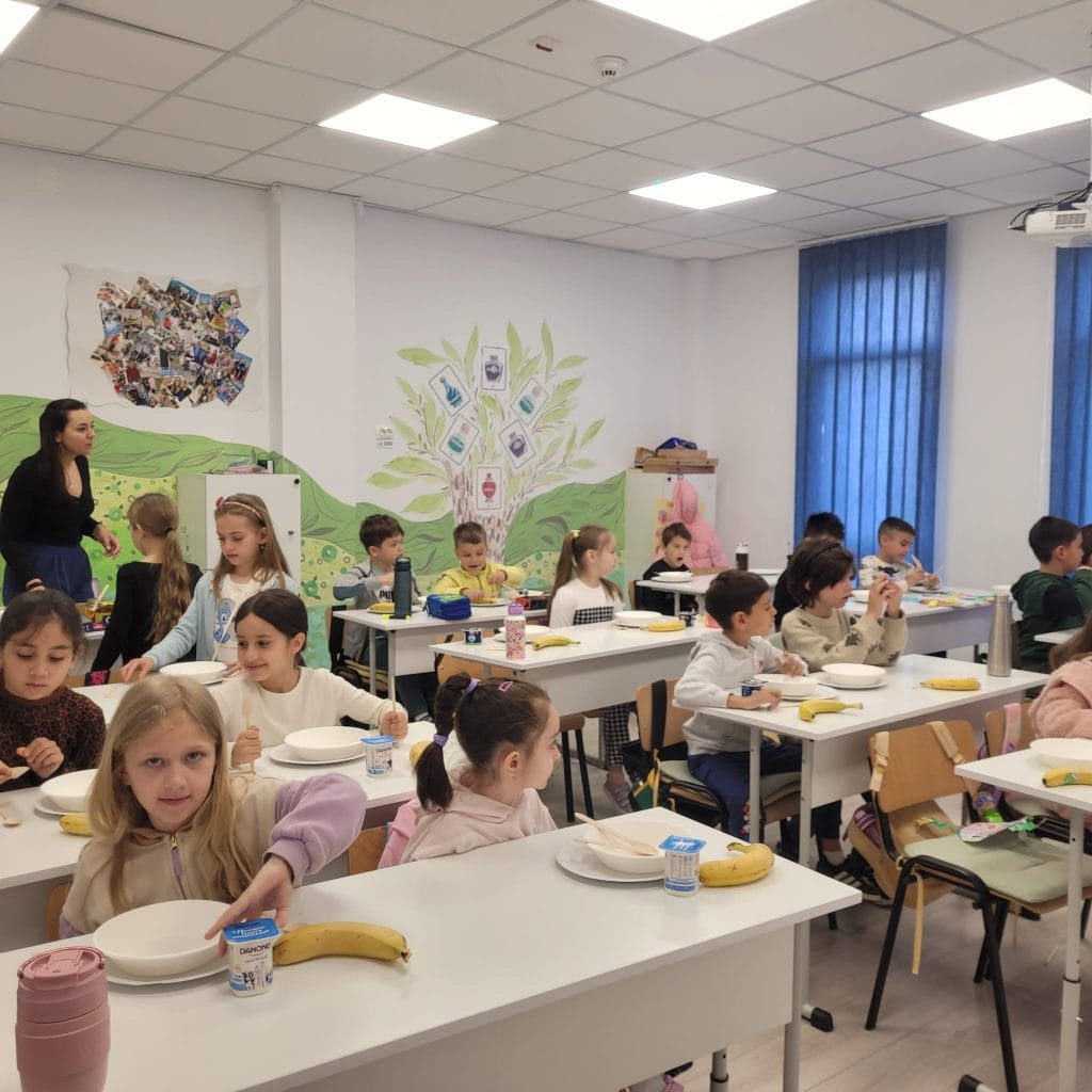 Atelier desert prietenos – 3 clase 1-a susținute de Asociația Bioza prin Oana Teslaru la Școala Gimnazială Moșnița Nouă