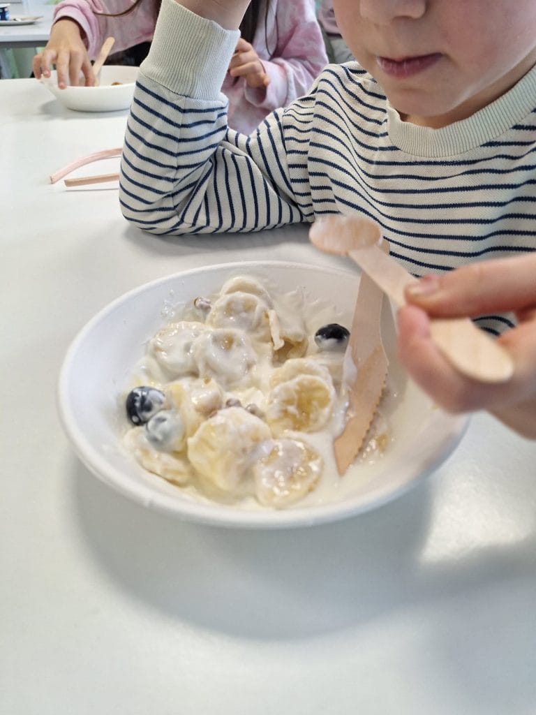 Atelier desert prietenos – 3 clase 1-a susținute de Asociația Bioza prin Oana Teslaru la Școala Gimnazială Moșnița Nouă