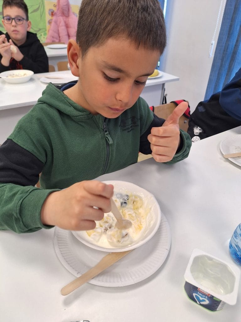 Atelier desert prietenos – 3 clase 1-a susținute de Asociația Bioza prin Oana Teslaru la Școala Gimnazială Moșnița Nouă