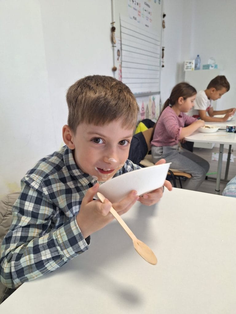 Atelier desert prietenos – 3 clase 1-a susținute de Asociația Bioza prin Oana Teslaru la Școala Gimnazială Moșnița Nouă