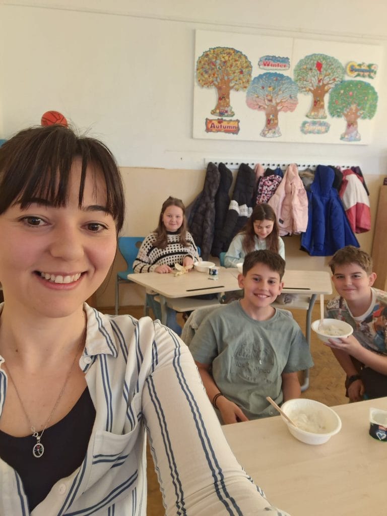 Atelier desert prietenos – clasa a 4-a susținute de Asociația Bioza prin Oana Teslaru la Școala Gimnazială nr. 13 Timișoara
