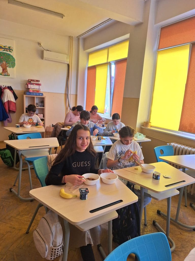 Atelier desert prietenos – clasa a 4-a susținute de Asociația Bioza prin Oana Teslaru la Școala Gimnazială nr. 13 Timișoara