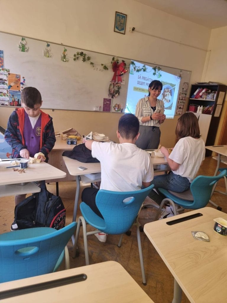 Atelier desert prietenos – clasa a 4-a susținute de Asociația Bioza prin Oana Teslaru la Școala Gimnazială nr. 13 Timișoara