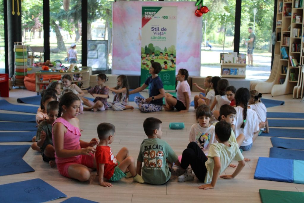 Atelier de mișcare și yoga – Corpul care se mișcă bine susținute de Asociația Bioza prin Oana Teslaru la Comunitatea locală Timișoara
