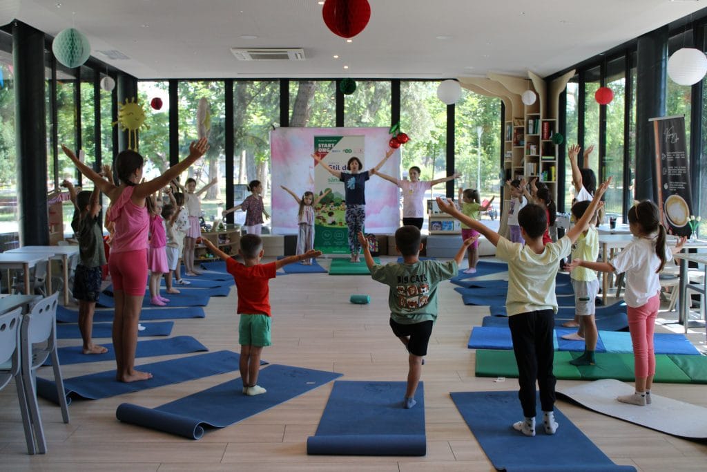 Atelier de mișcare și yoga – Corpul care se mișcă bine susținute de Asociația Bioza prin Oana Teslaru la Comunitatea locală Timișoara