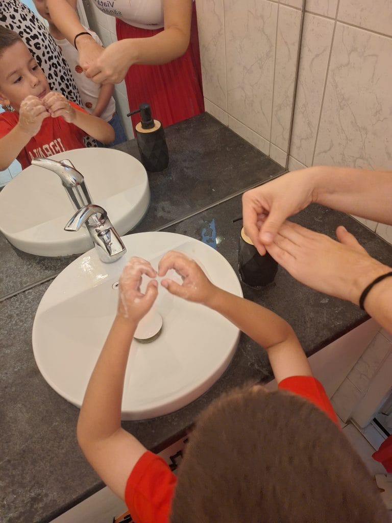 Atelier de prevenție medicală – Grija față de propriul corp susținute de Asociația Bioza prin Oana Teslaru la Comunitatea locală Timișoara